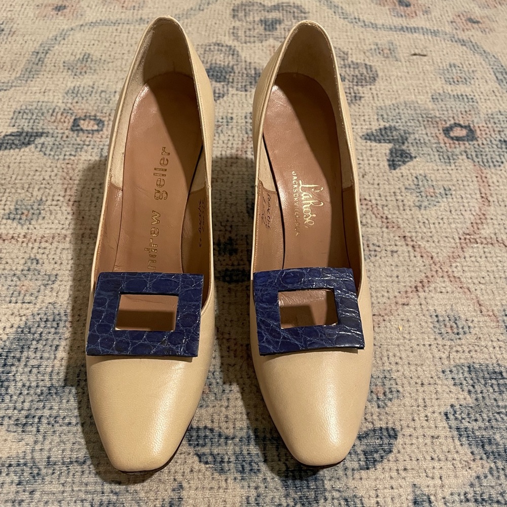 PRICED TO SELL! 🚀 Vintage Joseph LaRose Cream Heels Faux Blue Crocodile Buckle